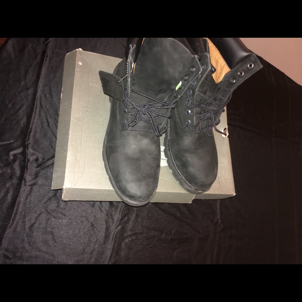 Suede black timbs size 9